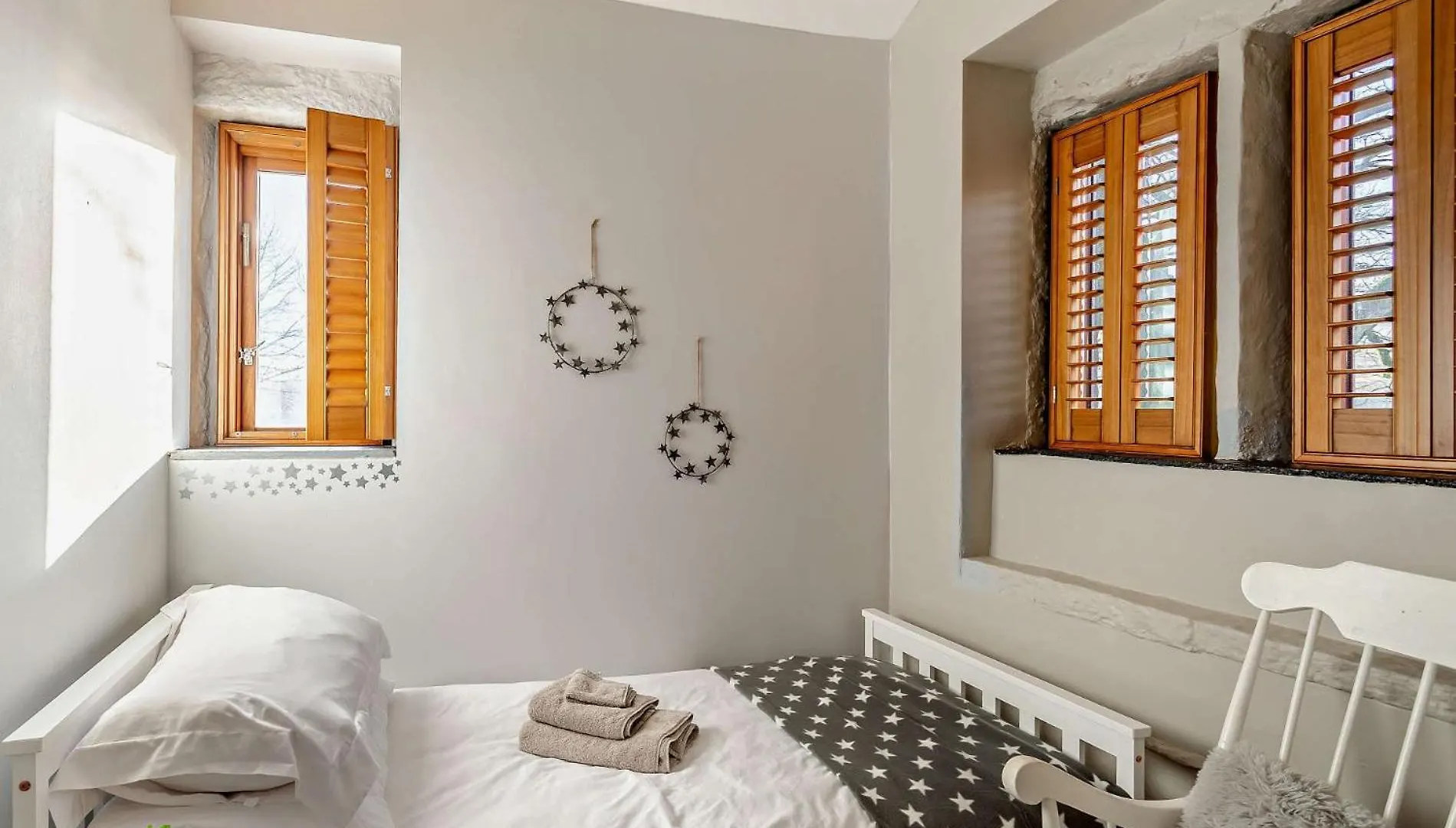 Villa 4 Bed In Marsden 94015